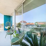 Sunny Vibes & Balcony With Pool