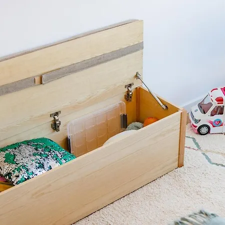 Sunny Vibes & Balcony With Pool