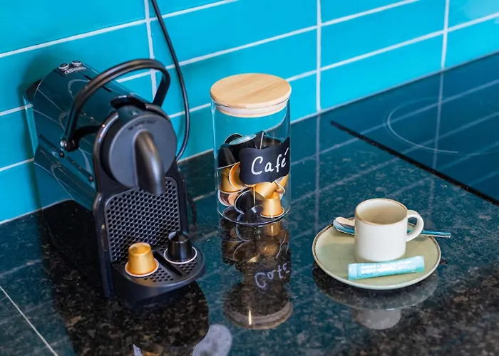 公寓 Sunny Vibes & Balcony With Pool *