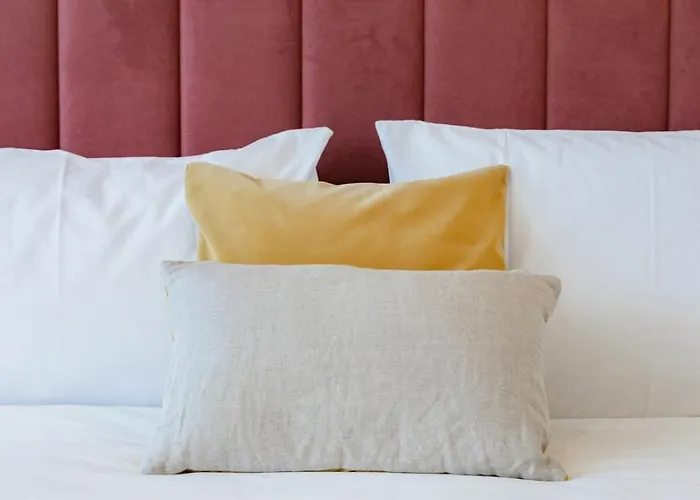 Sunny Vibes & Balcony With Pool * 埃斯平霍