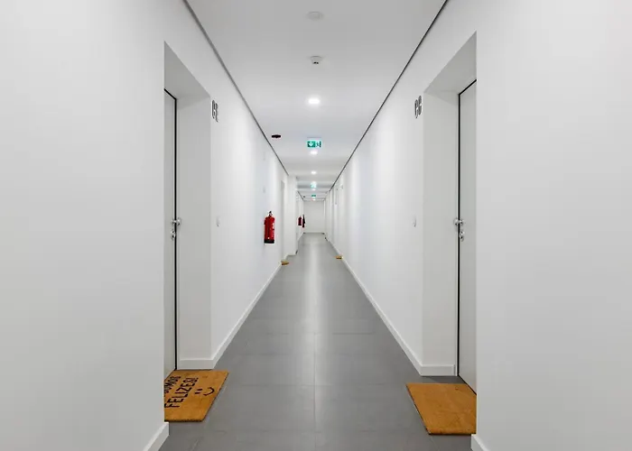 Sunny Vibes & Balcony With Pool 公寓 埃斯平霍