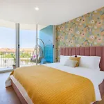 Sunny Vibes & Balcony With Pool * Espinho (Aveiro)