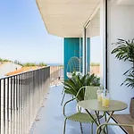 Sunny Vibes & Balcony With Pool