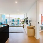 Sunny Vibes & Balcony With Pool Апартаменты Эшпинью