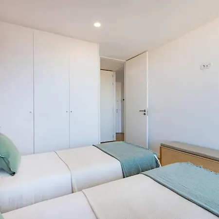 Sunny Vibes & Balcony With Pool * Espinho (Aveiro)