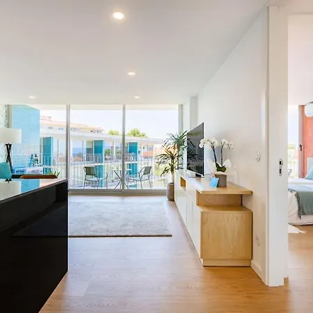 Apartmán Sunny Vibes & Balcony With Pool