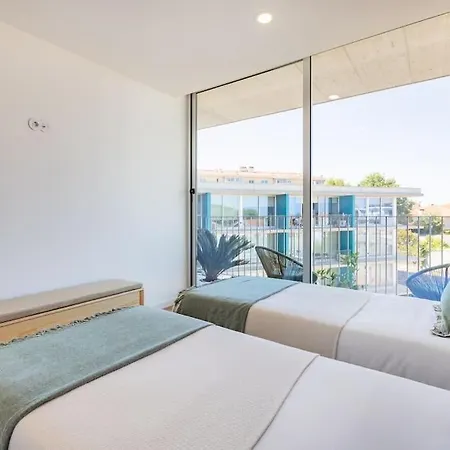 Sunny Vibes & Balcony With Pool شقة إسبِنو