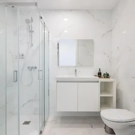 Sunny Vibes & Balcony With Pool Apartmán *