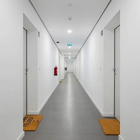 Sunny Vibes & Balcony With Pool