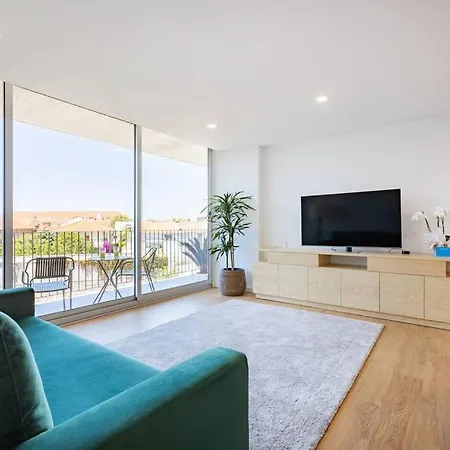 Sunny Vibes & Balcony With Pool Apartment