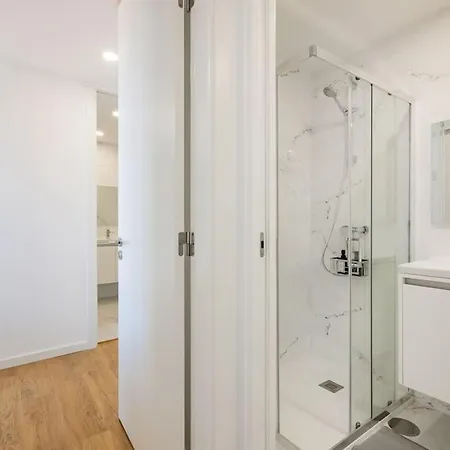 Sunny Vibes & Balcony With Pool Apartmán *