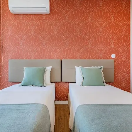 شقة Sunny Vibes & Balcony With Pool إسبِنو