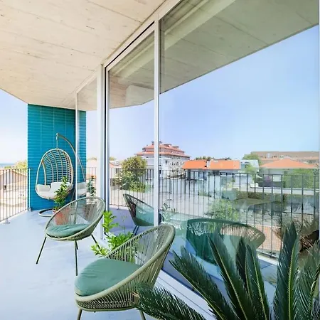 Sunny Vibes & Balcony With Pool
