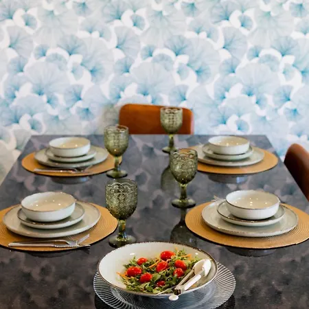 Sunny Vibes & Balcony With Pool * إسبِنو