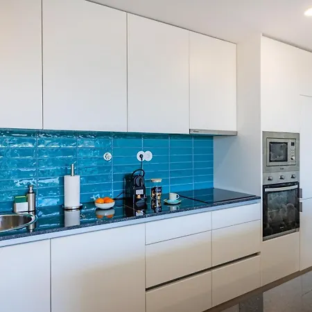 Sunny Vibes & Balcony With Pool شقة *