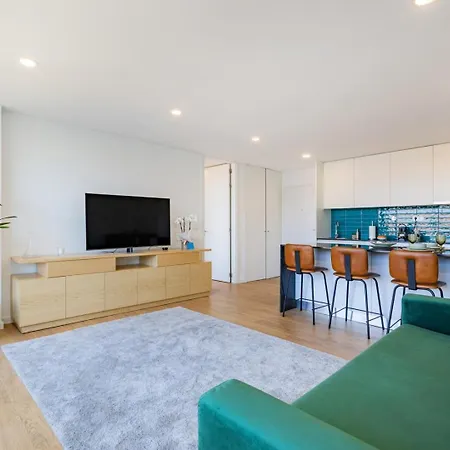 Sunny Vibes & Balcony With Pool إسبِنو