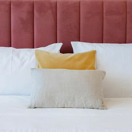 Sunny Vibes & Balcony With Pool * إسبِنو