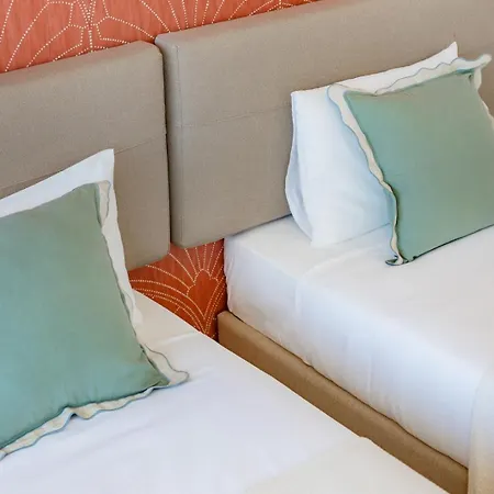 Sunny Vibes & Balcony With Pool