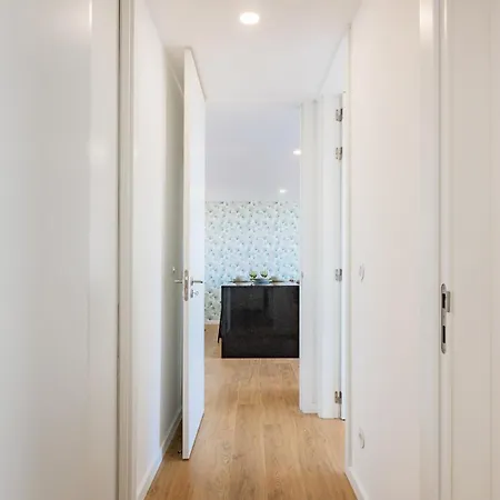 شقة Sunny Vibes & Balcony With Pool إسبِنو