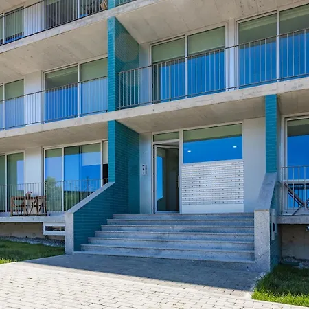 Sunny Vibes & Balcony With Pool شقة