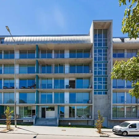 شقة Sunny Vibes & Balcony With Pool إسبِنو