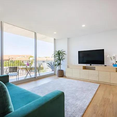 Sunny Vibes & Balcony With Pool Apartment