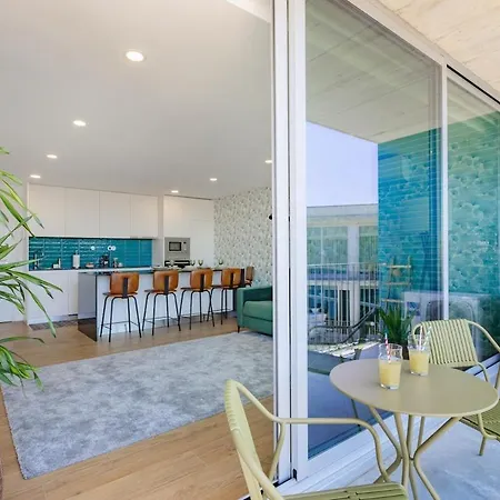 Sunny Vibes & Balcony With Pool *