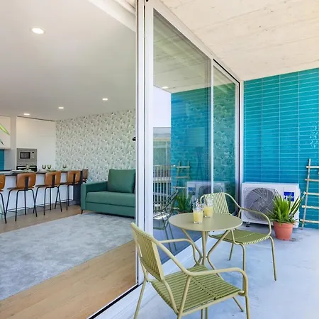 Sunny Vibes & Balcony With Pool Apartament
