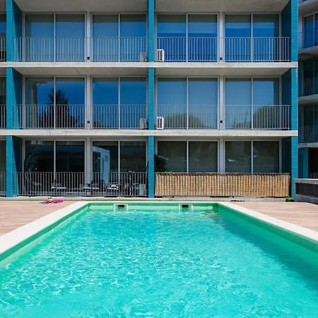 Sunny Vibes & Balcony With Pool Apartman