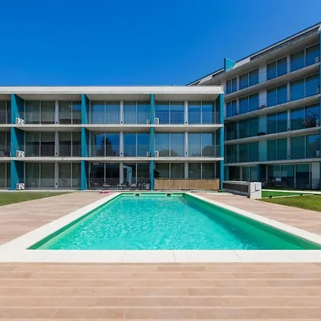 Sunny Vibes & Balcony With Pool *