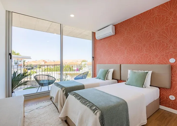 Sunny Vibes & Balcony With Pool Apartamento