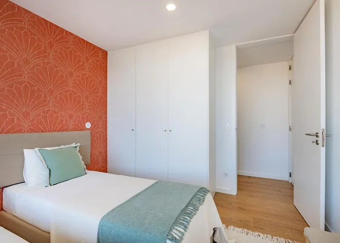 Sunny Vibes & Balcony With Pool