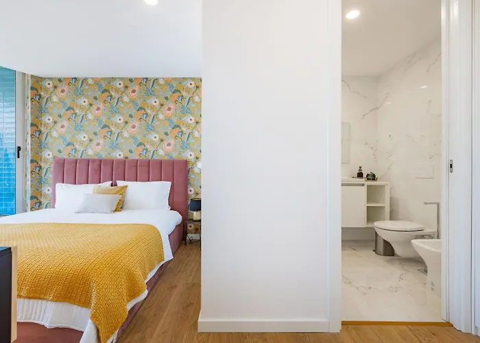 Sunny Vibes & Balcony With Pool Apartamento *