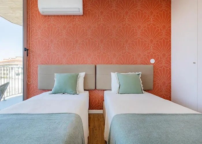 Sunny Vibes & Balcony With Pool Apartamento